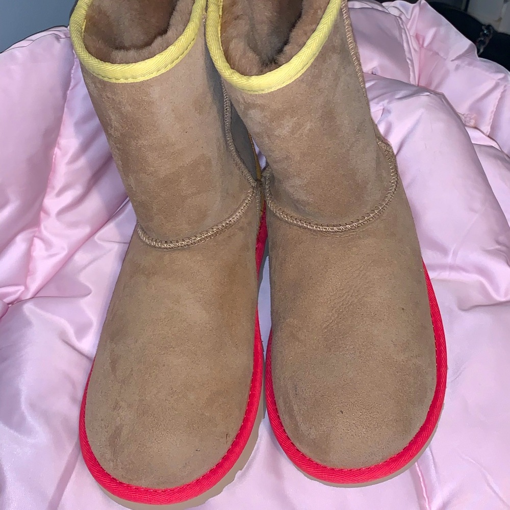 Multi Colored UGG boots size 6 kids / 8 women’s NWOT 💕